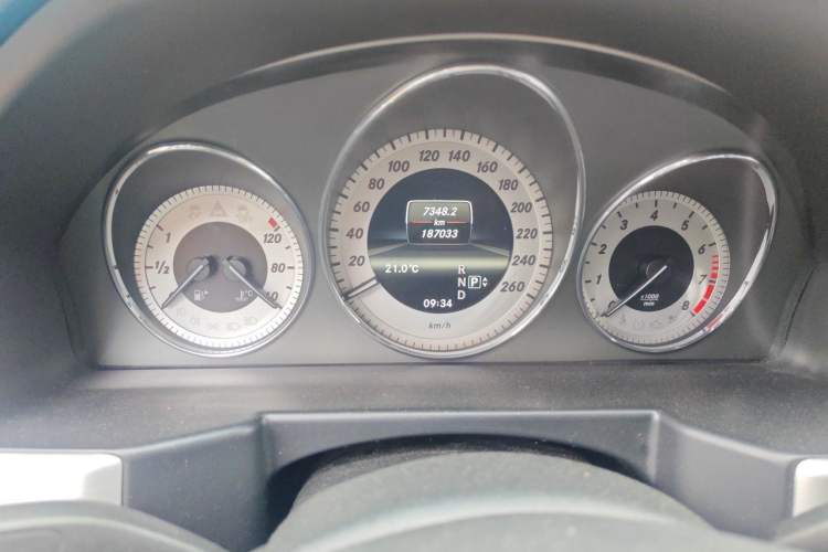 Used Mercedes-Benz GLK-Class 2013 GLK 300 4MATIC Dynamic Edition Odometer Close Up