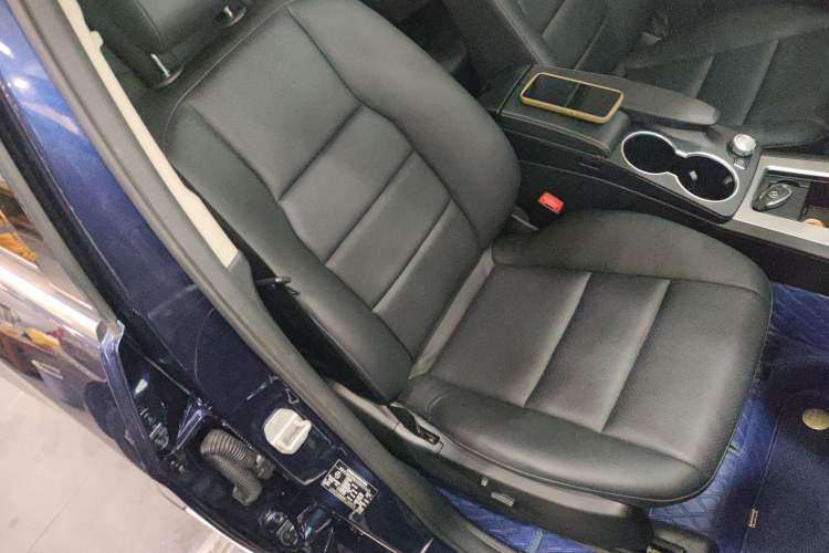 Used Mercedes-Benz GLK-Class 2013 Facelift GLK 300 4MATIC Fashion Edition Right Front Seat