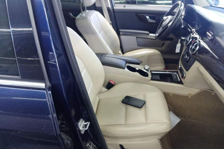 Used Mercedes-Benz GLK-Class 2013 GLK 300 4MATIC Fashion Model Right Front Seat