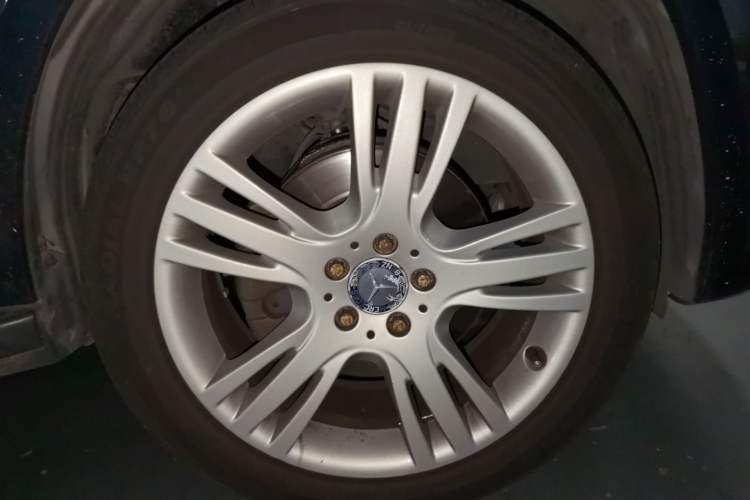 Used Mercedes-Benz GLK-Class 2013 GLK 300 4MATIC Fashion Model Right Front Wheel Hub