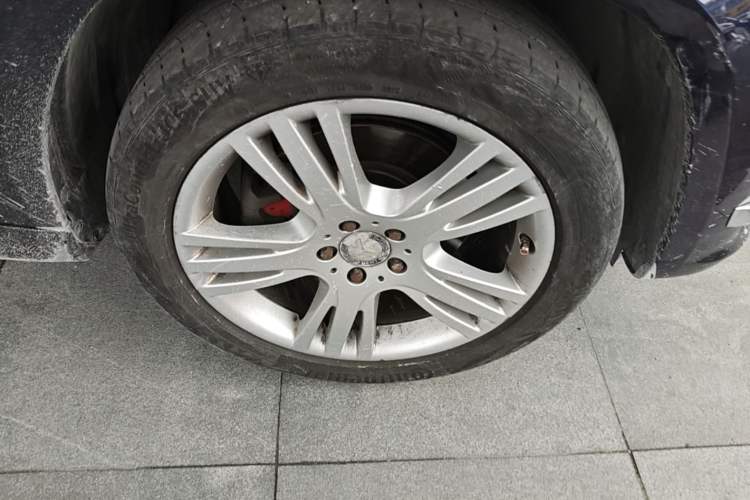 Used Mercedes-Benz GLK-Class 2013 GLK 300 4MATIC Dynamic Edition Right Front Wheel Hub