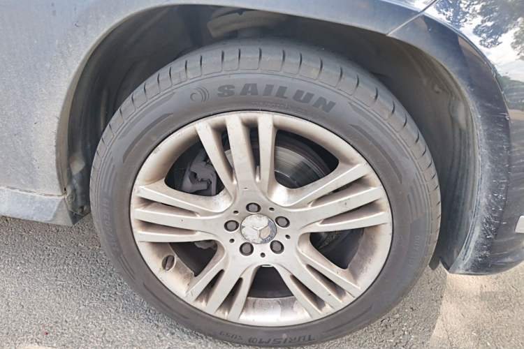 Used Mercedes-Benz GLK-Class 2013 GLK 300 4MATIC Dynamic Edition Right Front Wheel Hub