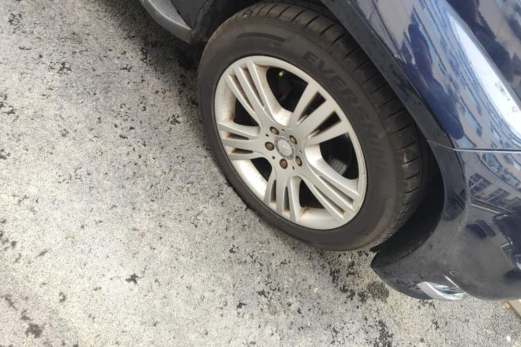 Used Mercedes-Benz GLK-Class 2013 GLK 300 4MATIC Fashion Model Right Front Wheel Hub