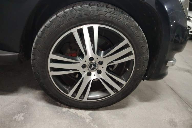 Used Mercedes-Benz GLK-Class 2013 GLK 300 4MATIC Dynamic Edition Right Front Wheel Hub