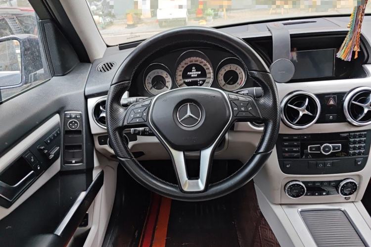 Used Mercedes-Benz GLK-Class 2013 GLK 300 4MATIC Fashion Model Steering Wheel