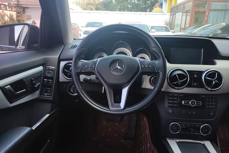 Used Mercedes-Benz GLK-Class 2013 GLK 300 4MATIC Dynamic Edition Steering Wheel