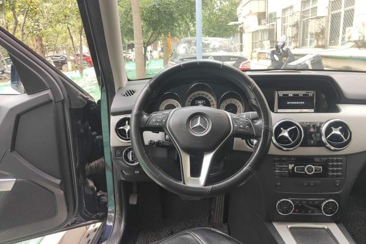 Used Mercedes-Benz GLK-Class 2013 GLK 300 4MATIC Fashion Model Steering Wheel