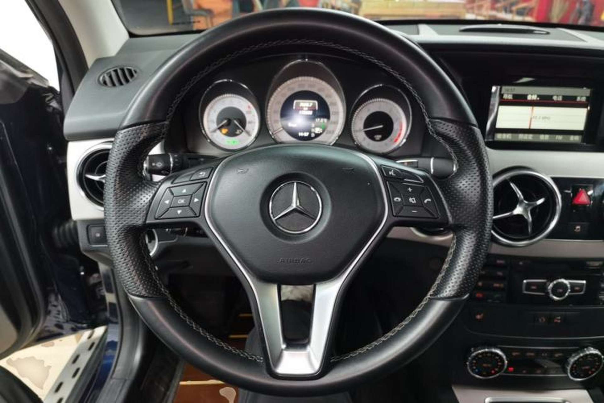 Used Mercedes-Benz GLK-Class 2013 Facelift GLK 300 4MATIC Fashion Edition Steering Wheel