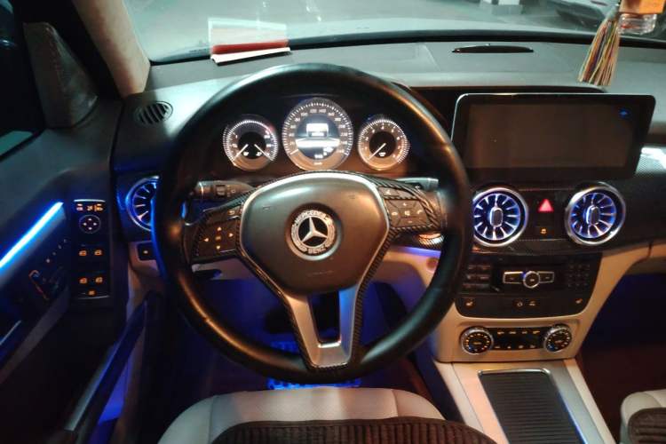 Used Mercedes-Benz GLK-Class 2013 GLK 300 4MATIC Dynamic Edition Steering Wheel