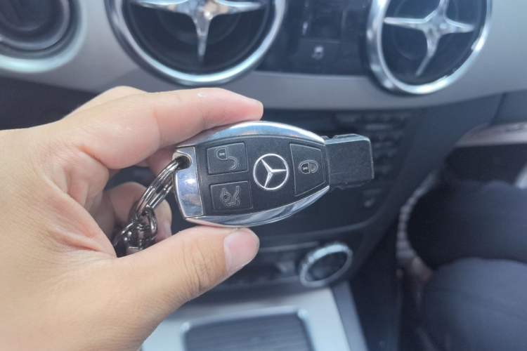 Used Mercedes-Benz GLK-Class 2013 GLK 300 4MATIC Dynamic Sunroof Model Vehicle Key