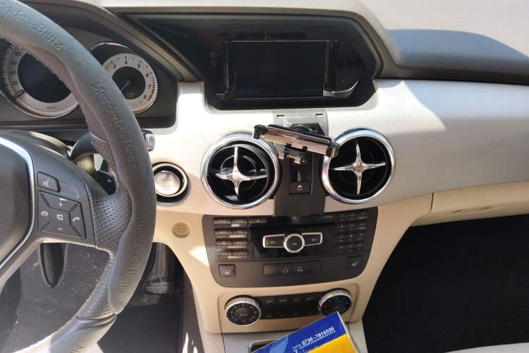 Used Mercedes-Benz GLK-Class 2013 Facelift GLK 300 4MATIC Fashion Edition Audio And AC Panel