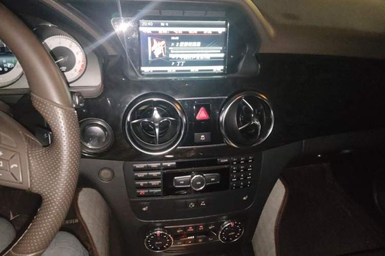 Used Mercedes-Benz GLK-Class 2013 GLK 300 4MATIC Luxury Model Audio And AC Panel