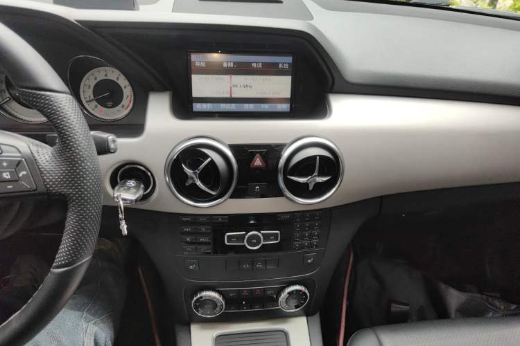 Used Mercedes-Benz GLK-Class 2013 GLK 300 4MATIC Dynamic Sunroof Model Audio And AC Panel