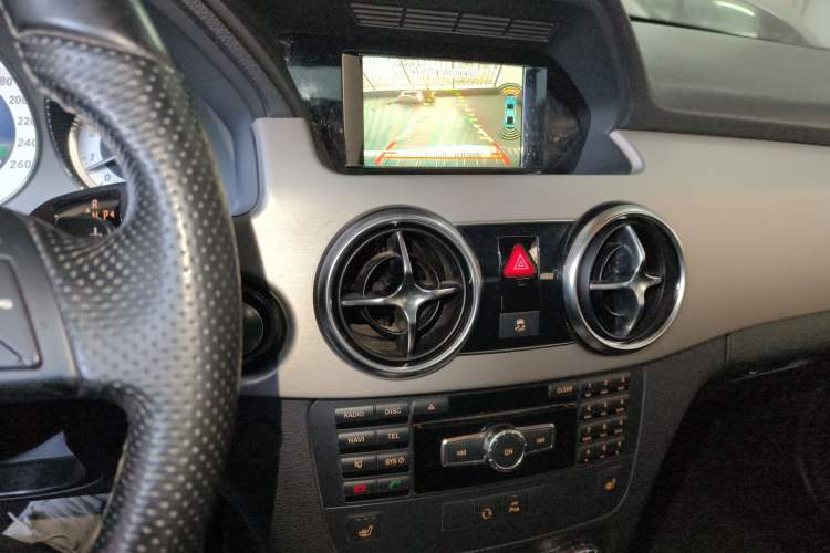 Used Mercedes-Benz GLK-Class 2013 Facelift GLK 300 4MATIC Fashion Edition Audio And AC Panel