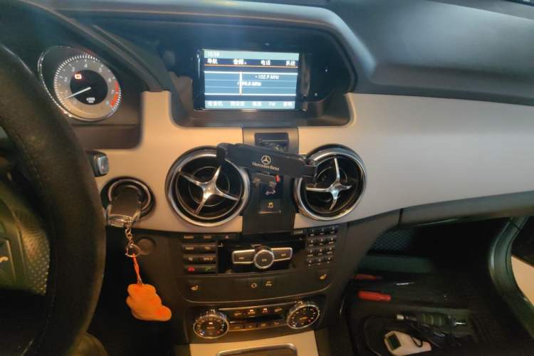 Used Mercedes-Benz GLK-Class 2013 Facelift GLK 300 4MATIC Fashion Edition Audio And AC Panel