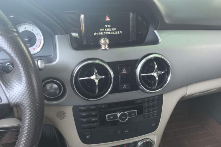 Used Mercedes-Benz GLK-Class 2013 Facelift GLK 300 4MATIC Fashion Edition Audio And AC Panel