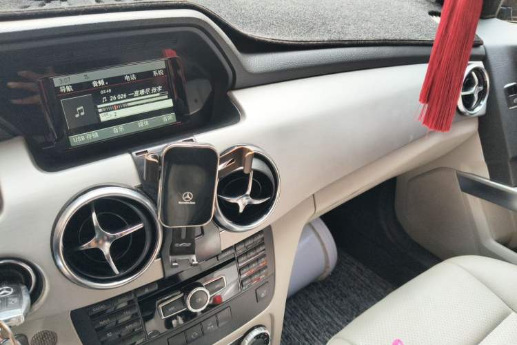 Used Mercedes-Benz GLK-Class 2013 GLK 300 4MATIC Dynamic Edition Audio And AC Panel
