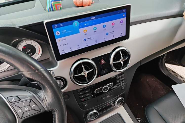 Used Mercedes-Benz GLK-Class 2013 Facelift GLK 300 4MATIC Fashion Edition Audio And AC Panel