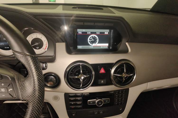 Used Mercedes-Benz GLK-Class 2013 Facelift GLK 300 4MATIC Fashion Edition Audio And AC Panel