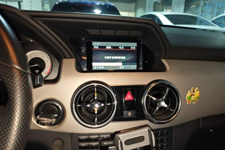 Used Mercedes-Benz GLK-Class 2013 GLK 300 4MATIC Luxury Model Audio And AC Panel