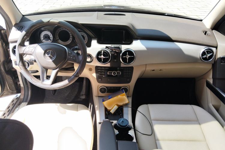 Used Mercedes-Benz GLK-Class 2013 Facelift GLK 300 4MATIC Fashion Edition Center Console