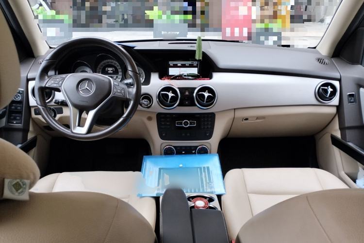 Used Mercedes-Benz GLK-Class 2013 GLK 300 4MATIC Fashion Model Center Console