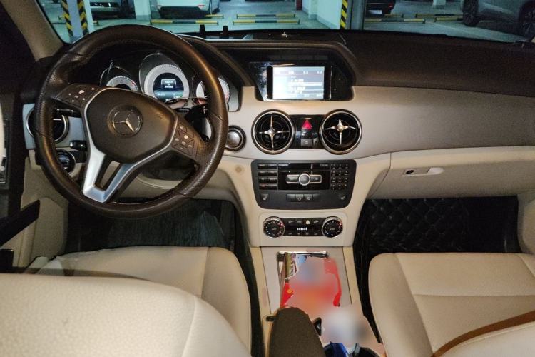 Used Mercedes-Benz GLK-Class 2013 Facelift GLK 300 4MATIC Fashion Edition Center Console