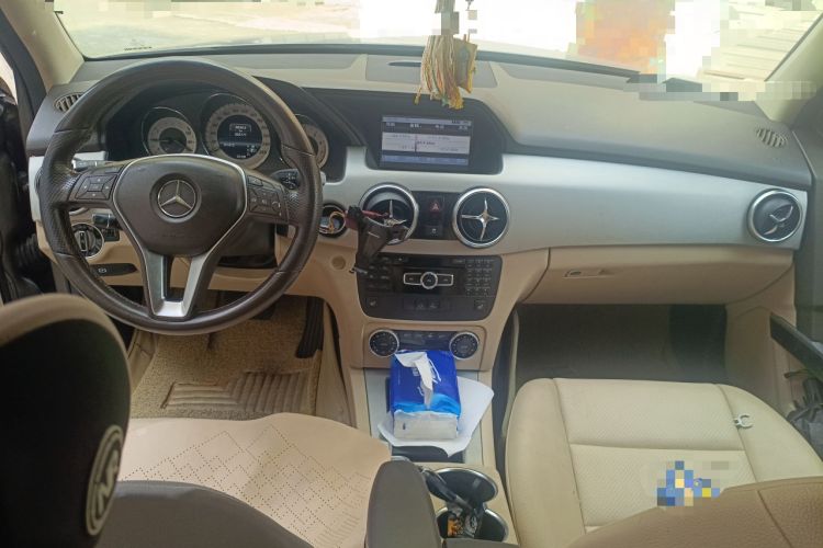 Used Mercedes-Benz GLK-Class 2013 GLK 300 4MATIC Dynamic Edition Center Console