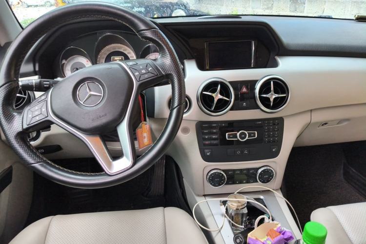 Used Mercedes-Benz GLK-Class 2013 GLK 300 4MATIC Dynamic Sunroof Model Center Console