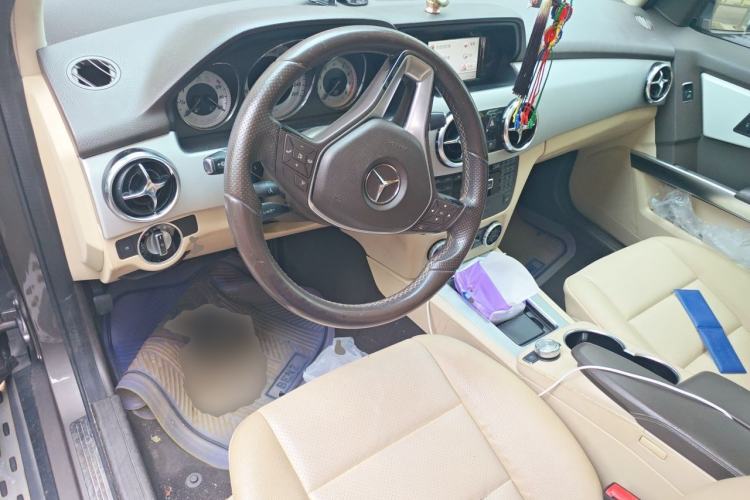 Used Mercedes-Benz GLK-Class 2013 GLK 300 4MATIC Fashion Model Center Console