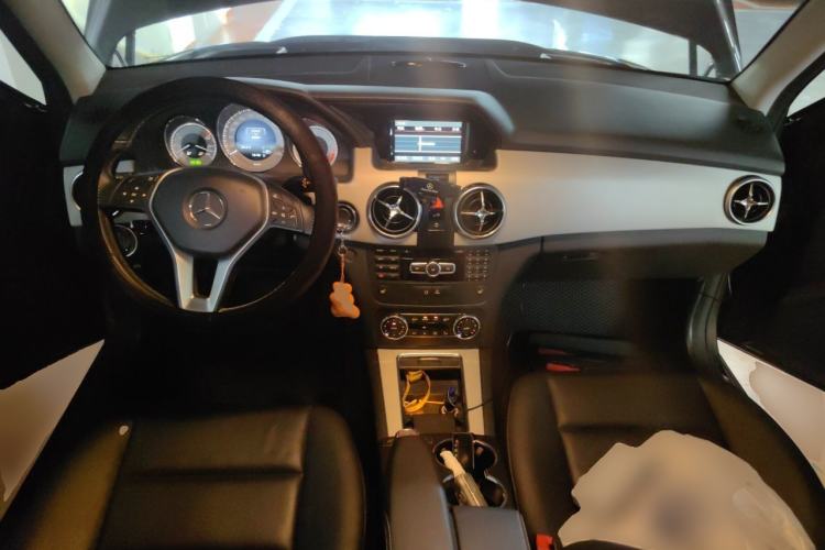 Used Mercedes-Benz GLK-Class 2013 Facelift GLK 300 4MATIC Fashion Edition Center Console