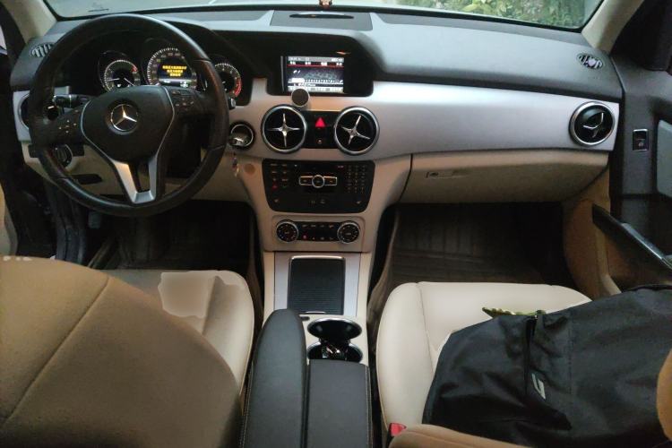 Used Mercedes-Benz GLK-Class 2013 GLK 300 4MATIC Fashion Model Center Console