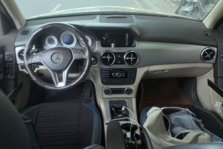 Used Mercedes-Benz GLK-Class 2013 Facelift GLK 300 4MATIC Fashion Edition Center Console