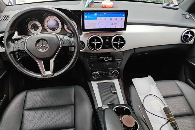 Used Mercedes-Benz GLK-Class 2013 Facelift GLK 300 4MATIC Fashion Edition Center Console