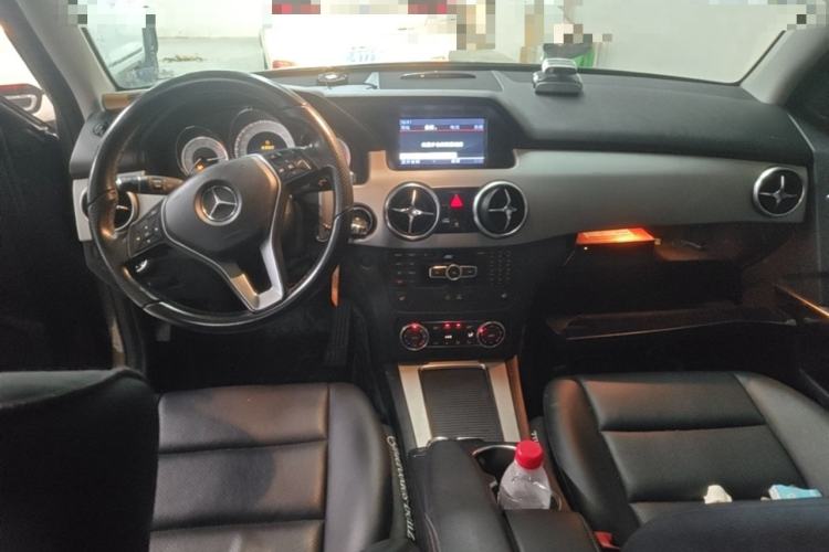 Used Mercedes-Benz GLK-Class 2013 GLK 300 4MATIC Dynamic Sunroof Model Center Console