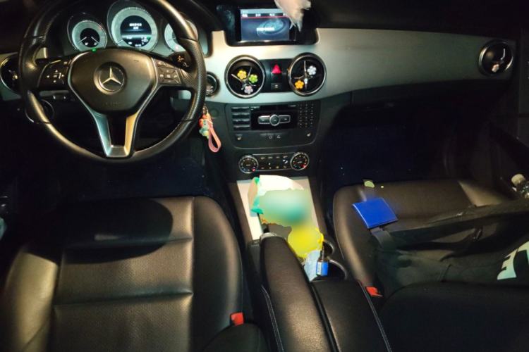 Used Mercedes-Benz GLK-Class 2013 GLK 300 4MATIC Fashion Model Center Console