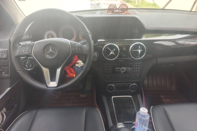 Used Mercedes-Benz GLK-Class 2013 Facelift GLK 300 4MATIC Luxury Edition Center Console