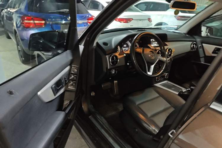 Used Mercedes-Benz GLK-Class 2013 GLK 300 4MATIC Luxury Model Driver Seat