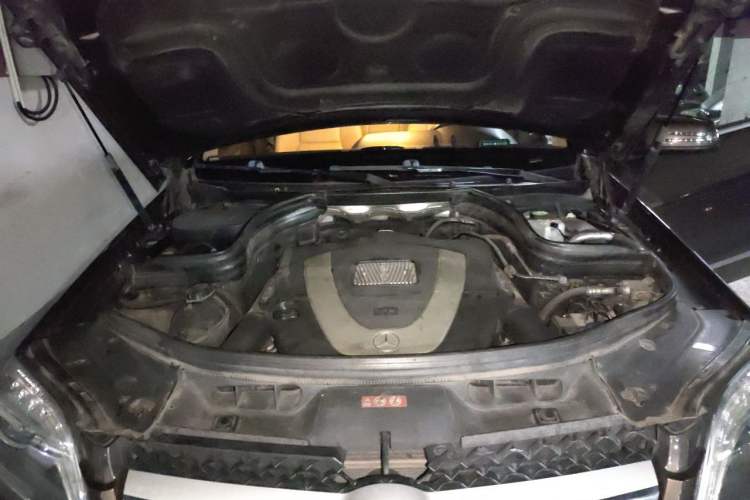 Used Mercedes-Benz GLK-Class 2013 Facelift GLK 300 4MATIC Fashion Edition Engine Bay