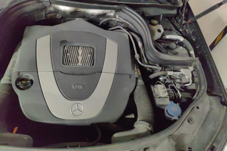 Used Mercedes-Benz GLK-Class 2013 Facelift GLK 300 4MATIC Fashion Edition Engine Bay Left