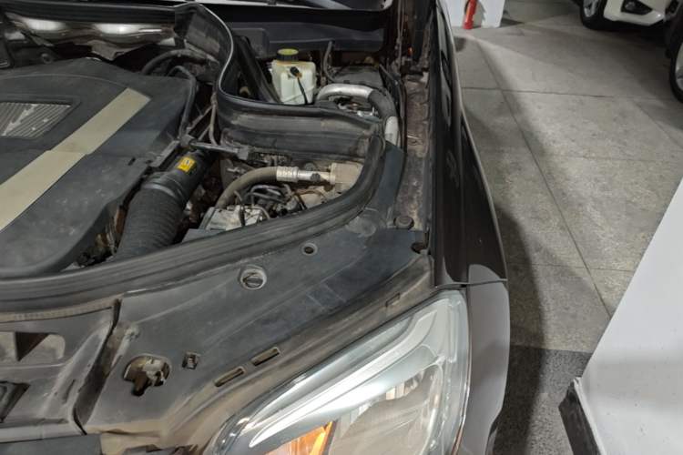 Used Mercedes-Benz GLK-Class 2013 GLK 300 4MATIC Luxury Model Engine Bay Left