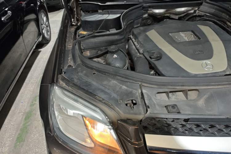 Used Mercedes-Benz GLK-Class 2013 GLK 300 4MATIC Luxury Model Engine Bay Right