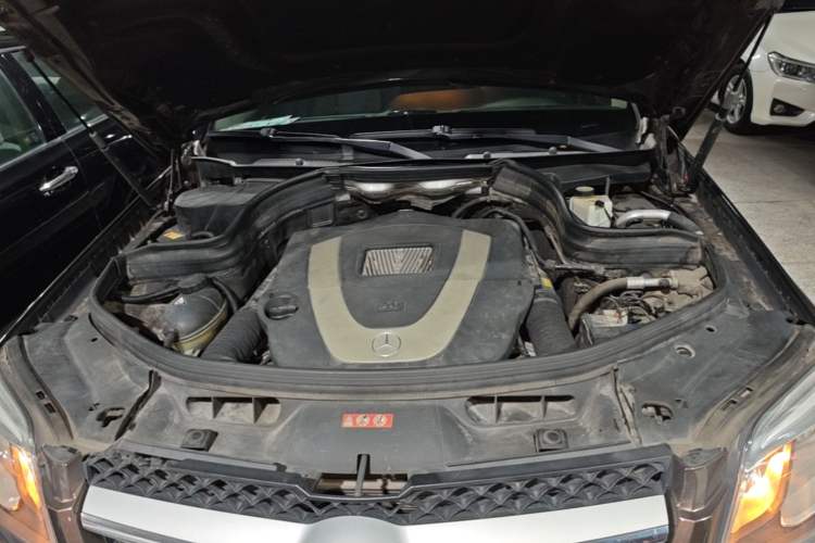 Used Mercedes-Benz GLK-Class 2013 GLK 300 4MATIC Luxury Model Engine Bay