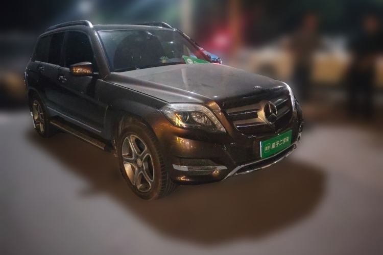 Used Mercedes-Benz GLK-Class 2013 GLK 300 4MATIC Luxury Model Front Right 45 Deg