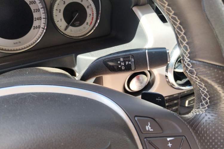 Used Mercedes-Benz GLK-Class 2013 Facelift GLK 300 4MATIC Fashion Edition Gear Lever