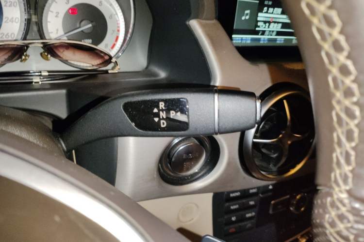 Used Mercedes-Benz GLK-Class 2013 Facelift GLK 300 4MATIC Fashion Edition Gear Lever
