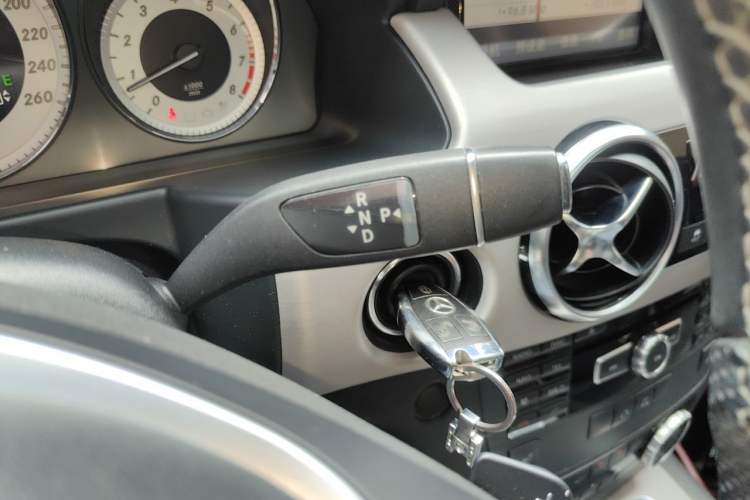 Used Mercedes-Benz GLK-Class 2013 GLK 300 4MATIC Dynamic Sunroof Model Gear Lever