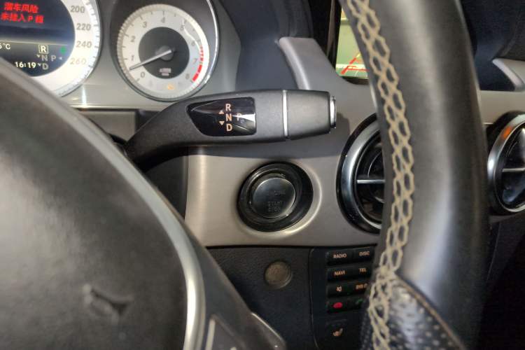 Used Mercedes-Benz GLK-Class 2013 Facelift GLK 300 4MATIC Fashion Edition Gear Lever