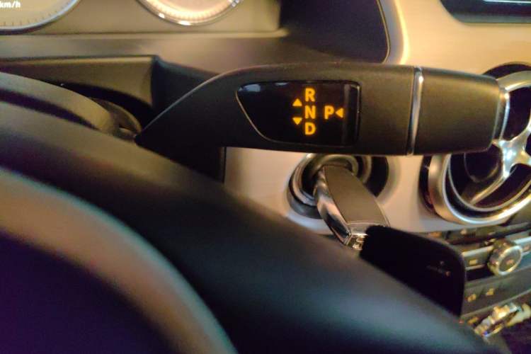 Used Mercedes-Benz GLK-Class 2013 Facelift GLK 300 4MATIC Fashion Edition Gear Lever
