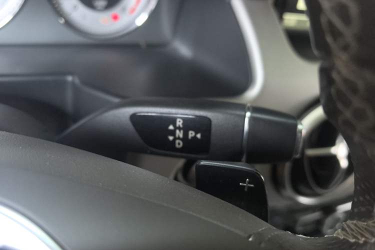 Used Mercedes-Benz GLK-Class 2013 Facelift GLK 300 4MATIC Fashion Edition Gear Lever